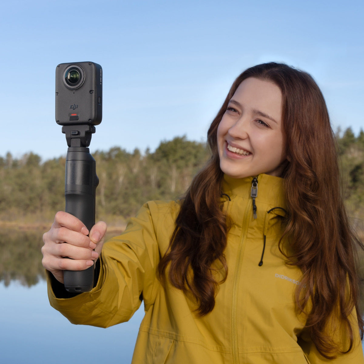 Osmo 360 II på Battery Extension Rod brugt som selfie-stang udendørs